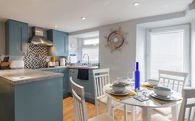 Inviting Traditional Fishermens Cottage In The Heart Of The Village, Close To The Harbour